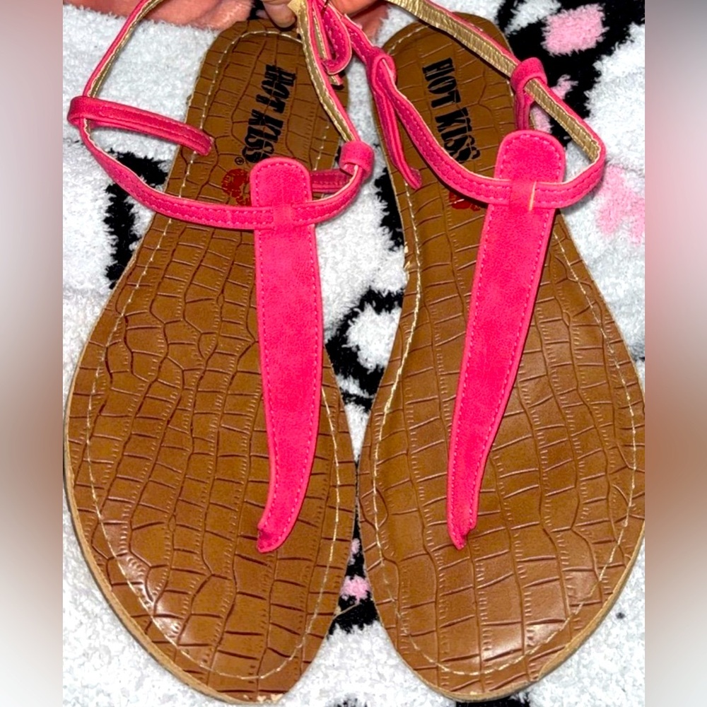 Hot Kiss sandals